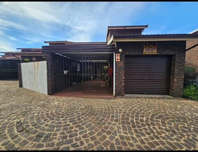 3 BEDROOM TOWNHOUSE FOR SALE IN BRACKENHURST